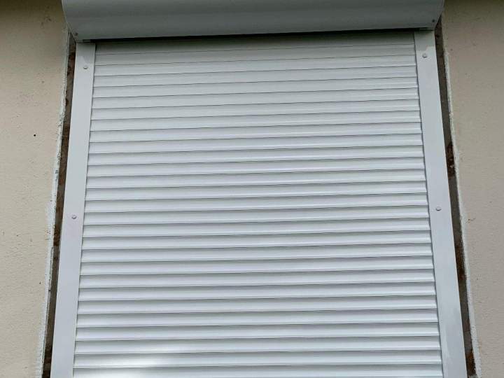 Sécurisez votre maison avec des volets roulants fiables.